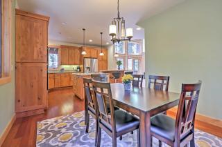 Close to Slopes: Forest-View Gem in Lake Tahoe - 1