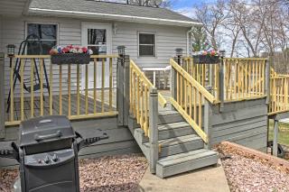 Cozy Balsam Lake Home Deck, Private Dock and Kayaks - Balsam Lake - 9