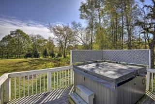 Pocono Retreat Access to Community Lake and Beach! - 9