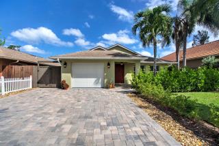 Quiet Naples Family Home with Pool and Lush Lanai Patio - 9