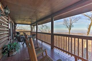 2 Mi to Ober Mtn Hot Tub and Deck at Cozy Cabin! - 0