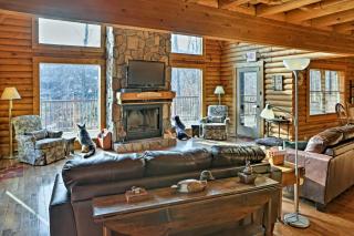 Underwood Home with 40 Acres Fire Pit, Private Lake - 8