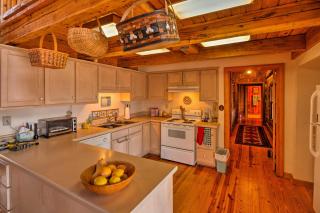 Cozy Cumberland Mountain Cabin with Stunning Views! - Beersheba Springs - 4