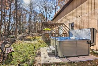 Poconos Vacation Rental with Pool Access and Hot Tub! - Bushkill - 9