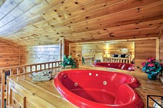 Gatlinburg Cabin with Pool Table and Hot Tub! - 2