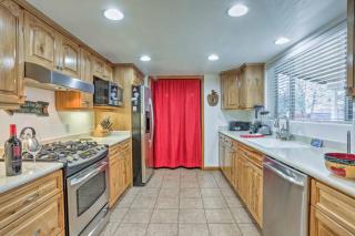 Game Room, Yard, Deck and Fireplace Lakeside Home - Pinetop-Lakeside - 5