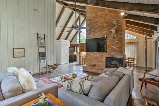 Pet-Friendly Lake Athens Home with Fireplace! - Athens - 6