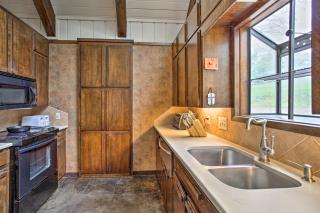 Pet-Friendly Lake Athens Home with Fireplace! - Athens - 4