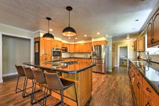 Wellsville House with Mtn Views and Pickleball Court! - Honeyville - 8
