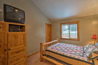 Hungry Horse Cabin Deck, Fire Pit, Near Glacier! - Hungry Horse - 1