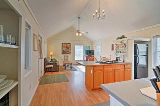 Cozy The Woodshop Cabin with Deck and Forest Views! - Robbinsville - 1