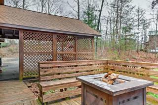 Cozy Sunset View Cabin with Game Room and Mtn Views! - Ellijay - 9