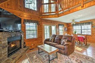 Sevierville Cabin with Hot Tub, Views and Pool Access! - Sevierville - 7