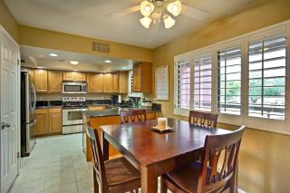 Condo with Pool Access, 8 Mi to Phoenix Mtn Preserve - Phoenix - 4