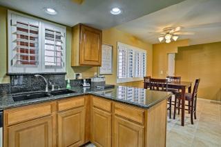 Condo with Pool Access, 8 Mi to Phoenix Mtn Preserve - Phoenix - 1