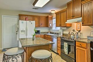 2 Mi to Lake McQueeny Gem with Covered Patio - McQueeney - 2