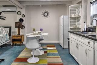 Waterfront Rio Hondo Studio with Shared Grill and Dock - Rio Hondo - 4