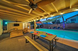 Relaxing Phoenix House with Hot Tub and Heated Pool! - 5