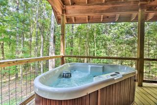 Romantic Asheville Area Cabin with Deck and Hot Tub! - 9