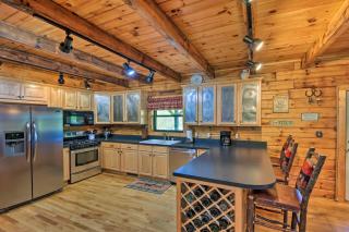 Cozy Trenton Cabin with Spa about 15 Mi to Lookout Mtn! - Trenton - 4