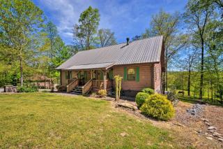 Cozy Trenton Cabin with Spa about 15 Mi to Lookout Mtn! - Trenton - 0
