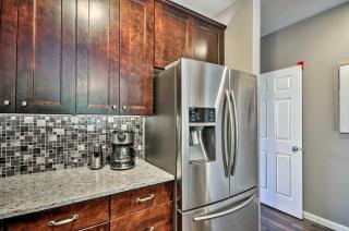 Modern Vancouver Townhome - Right on Main St! - 1