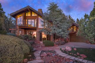 Unique Sedona Home with Mountain Views and Guest House - Sedona - 0