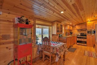 Bartlesville Cabin with Pool, Hot Tub and Trampoline! - Bartlesville - 3
