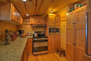 Bartlesville Cabin with Pool, Hot Tub and Trampoline! - Bartlesville - 1