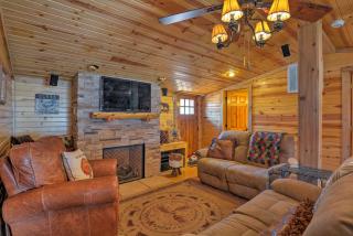 Bartlesville Cabin with Pool, Hot Tub and Trampoline! - Bartlesville - 7