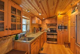 Bartlesville Cabin with Pool, Hot Tub and Trampoline! - Bartlesville - 2
