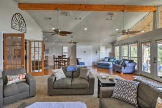 Lakefront Granbury Home with Dock, Decks and Hot Tub! - Granbury - 4