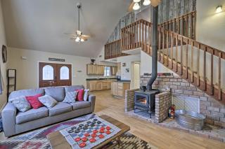 Family-Friendly Forested Home with Snow Play Area! - Flagstaff - 0