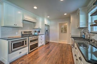 Elegant NW Oklahoma City Home with Spacious Yard - Oklahoma City - 3