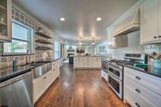 Elegant NW Oklahoma City Home with Spacious Yard - Oklahoma City - 4
