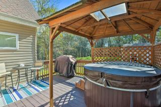 Near Lake and Hiking Pocono Home with Hot Tub - Albrightsville - 9