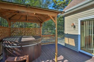 Near Lake and Hiking Pocono Home with Hot Tub - 6