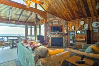 Lakefront Montague Cottage with Deck and Beach! - Rothbury - 5