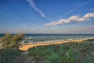 Lakefront Montague Cottage with Deck and Beach! - Rothbury - 9
