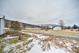 Slope Views Luxe Windham Retreat with Hot Tub! - Windham - 2