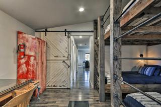 Sleek Riverfront Condo on Pier in Downtown Astoria - Astoria - 1