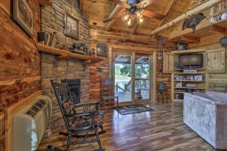 Macks Creek Cabin on 30 Acres with Dock and Watercraft - Macks Creek - 5