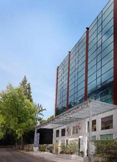 Best Western Plus Embassy Hotel - 9