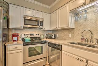 1 Mi to Port Aransas Beach Condo with Pool Access - Mustang Beach - 3