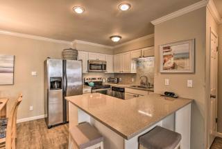 1 Mi to Port Aransas Beach Condo with Pool Access - Mustang Beach - 5