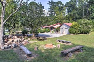 Vintage House with Fire Pit Less Than 6 Mi To Kentucky Lake! - 9