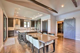 Sunroom + Hot Tub! Waterfront Silver Lake Home - 3