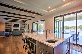 Sunroom + Hot Tub! Waterfront Silver Lake Home - 2
