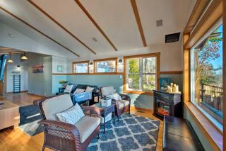 Puget Sound Escape Private Beach and Oversized Deck - 1