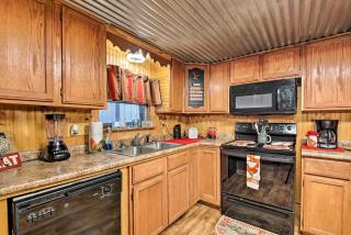 Hot Tub and Fire Pit Hochatown Family Home - 3